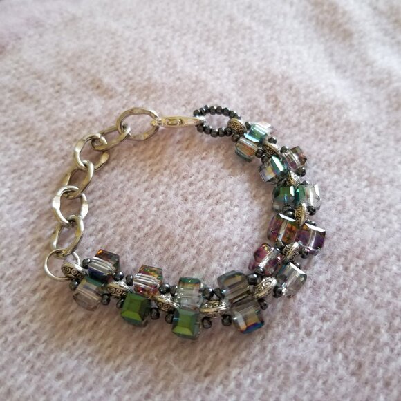 New handmade woven crystal bracelet with iridescent crystal cube beads - Picture 10 of 10